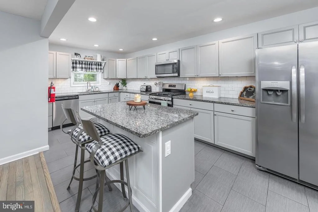 Photo of 415 LAKE AVENUE