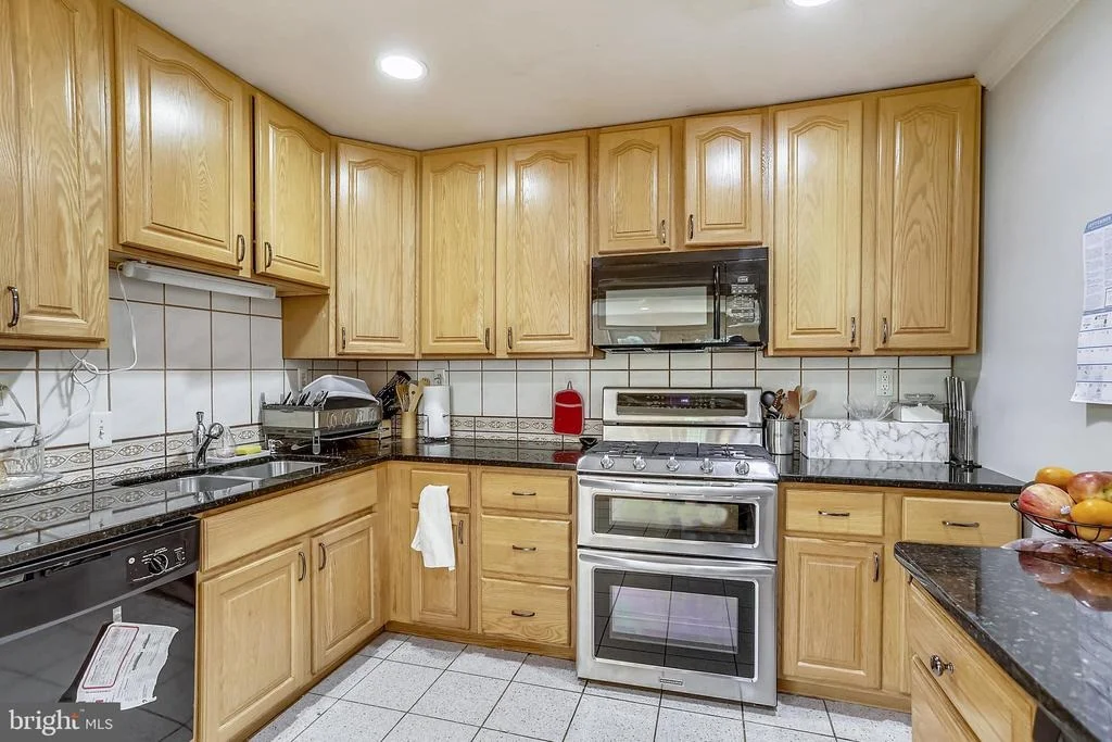 Photo of 816 HILLSBORO DRIVE