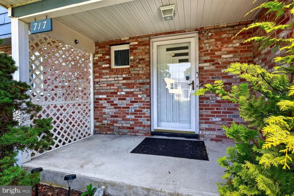 Photo of 717 DORIS TERRACE