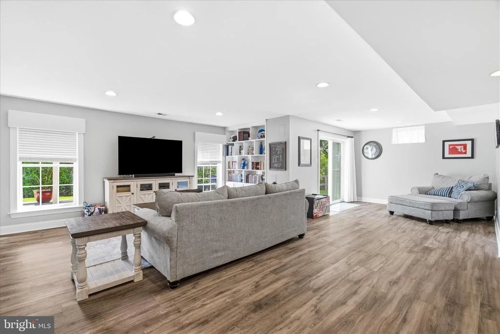 Photo of 2258 W. GREENLEAF DRIVE