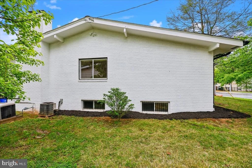 Photo of 1105 LAMBERTON DRIVE