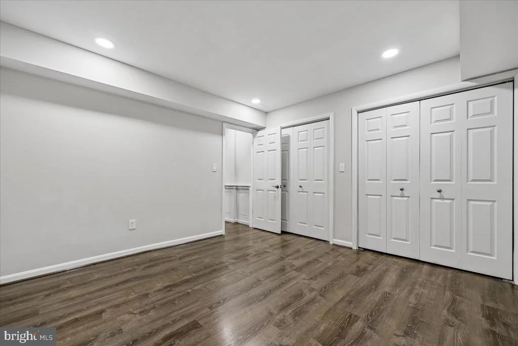 Photo of 6 CRESTVIEW COURT