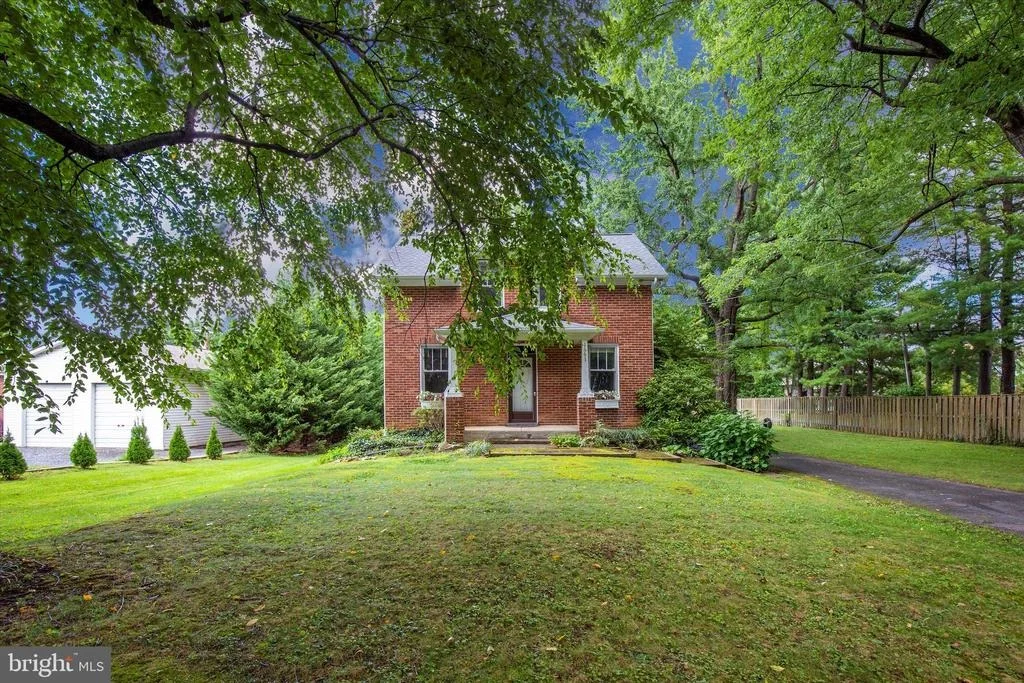 Photo of 1661 SHOOKSTOWN ROAD