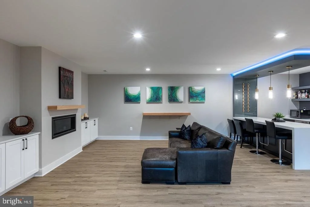 Photo of 6884 CHURCHILL ROAD