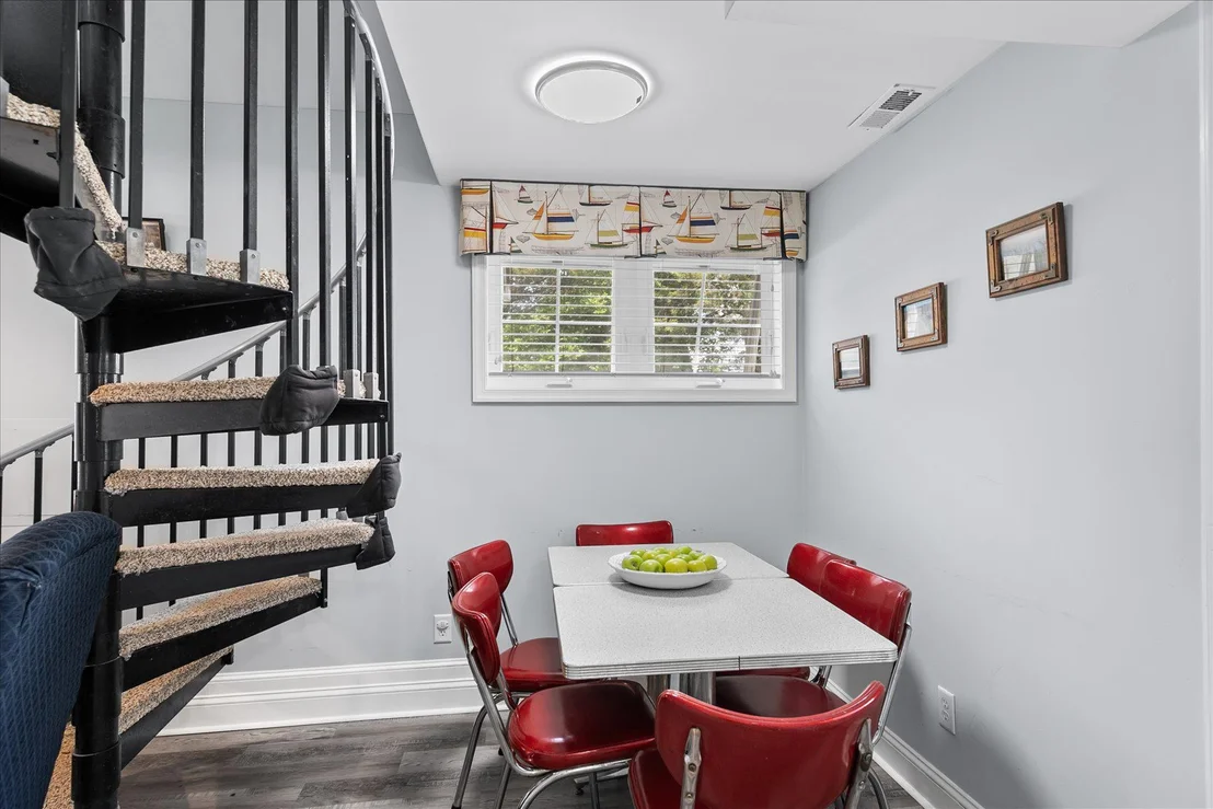 Photo of 16 DELAWARE AVENUE