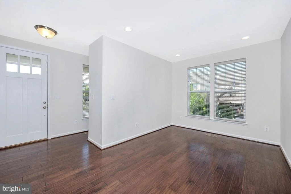 Photo of 8420 CLIFFVIEW LANE