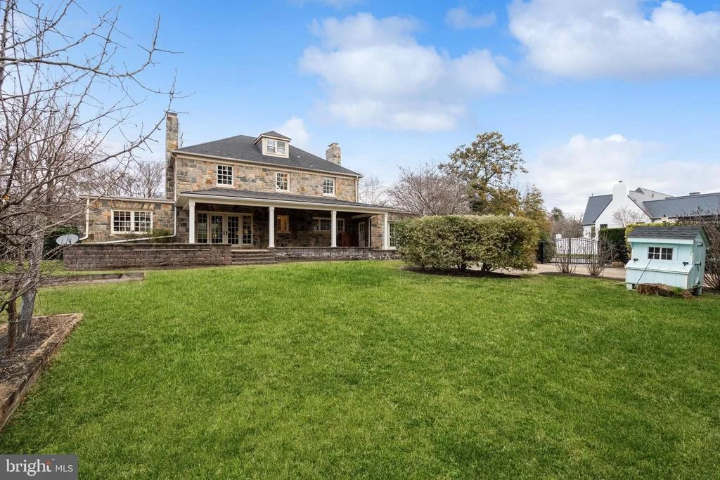 Photo of 900 ROSEMONT AVENUE