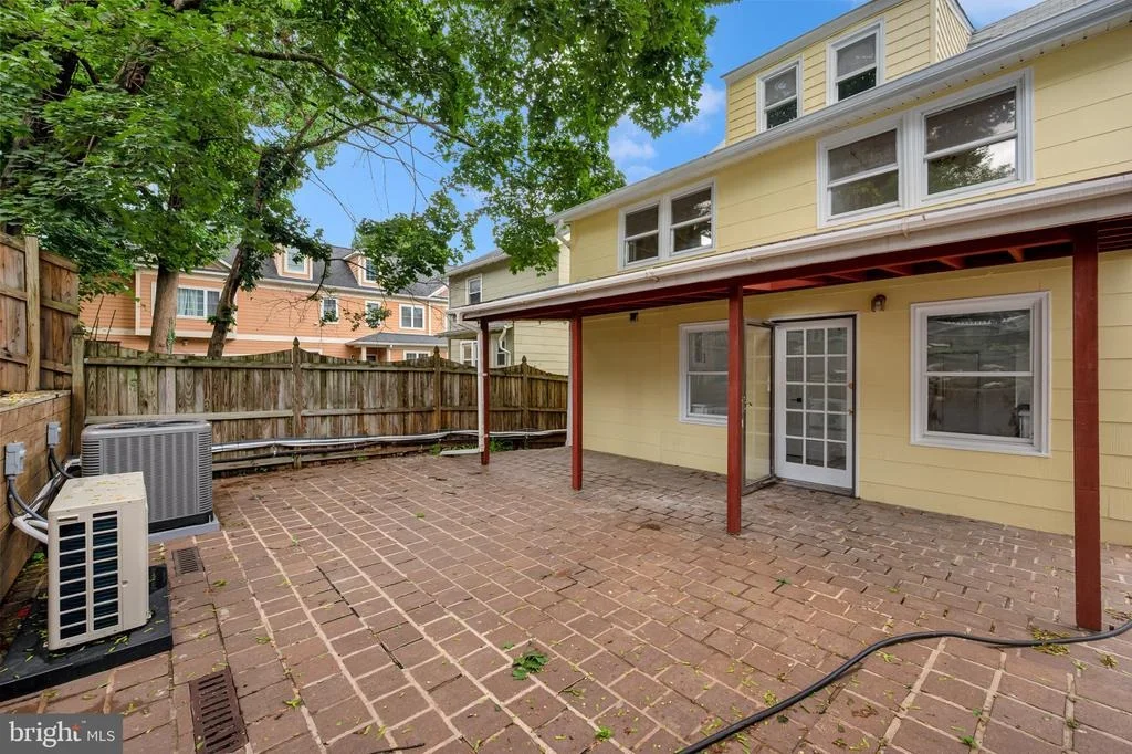 Photo of 710 SILVER SPRING AVENUE