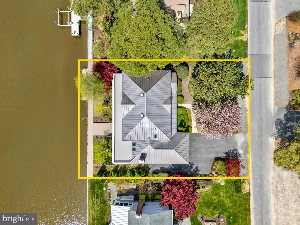 Photo of 37 W SIDE DRIVE