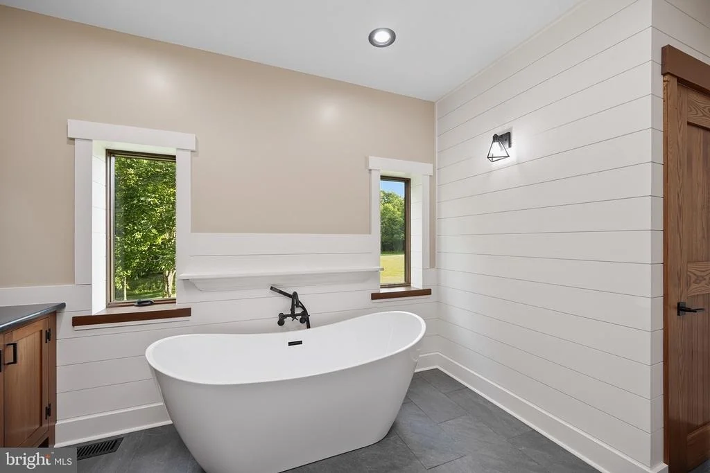 Photo of 415 NAZELROD ROAD