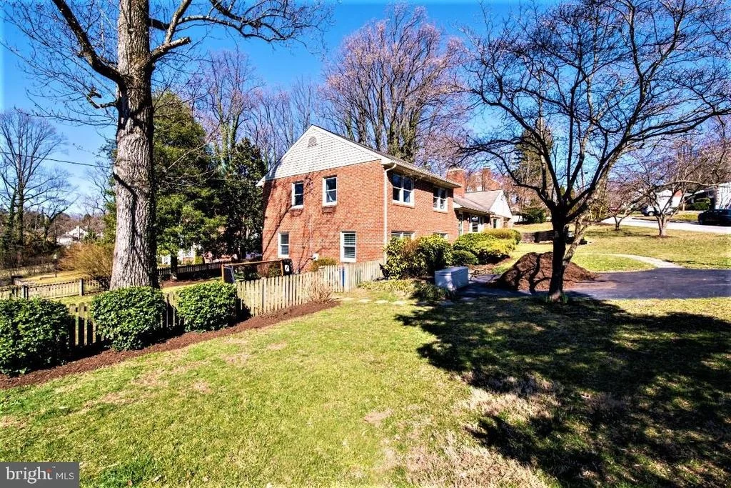 Photo of 400 RANGE ROAD