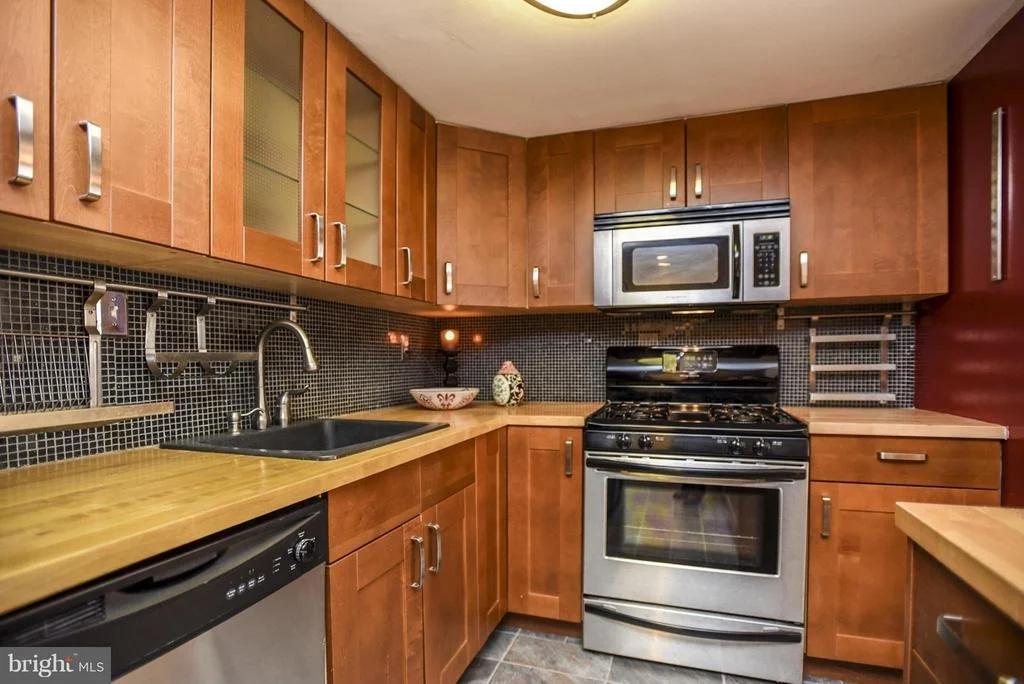 Photo of Unit G7 at 4545 MACARTHUR BOULEVARD NW