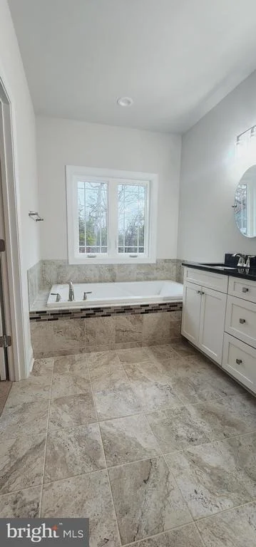 Photo of 7946 ROGUES ROAD