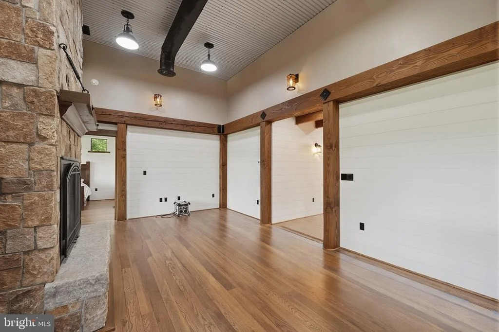 Photo of 415 NAZELROD ROAD