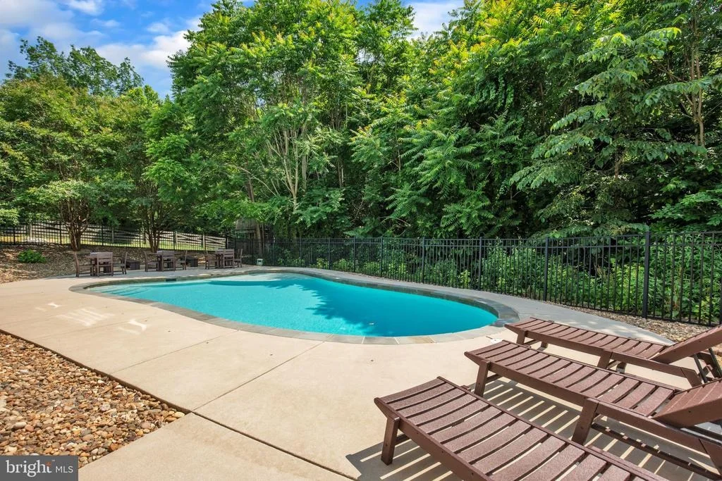 Photo of 2058 BAYTHORNE ROAD