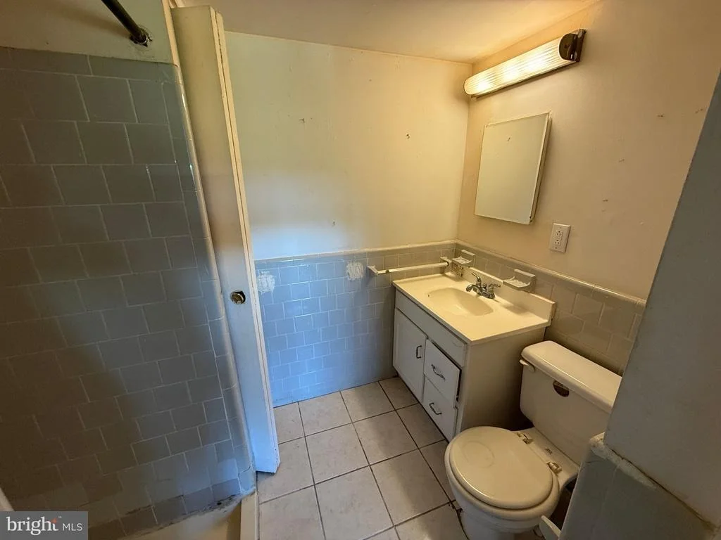 Photo of Unit 708 at 4410 OGLETHORPE STREET