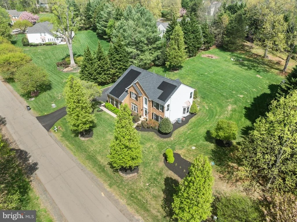 Photo of 6909 TANGLEWOOD DRIVE