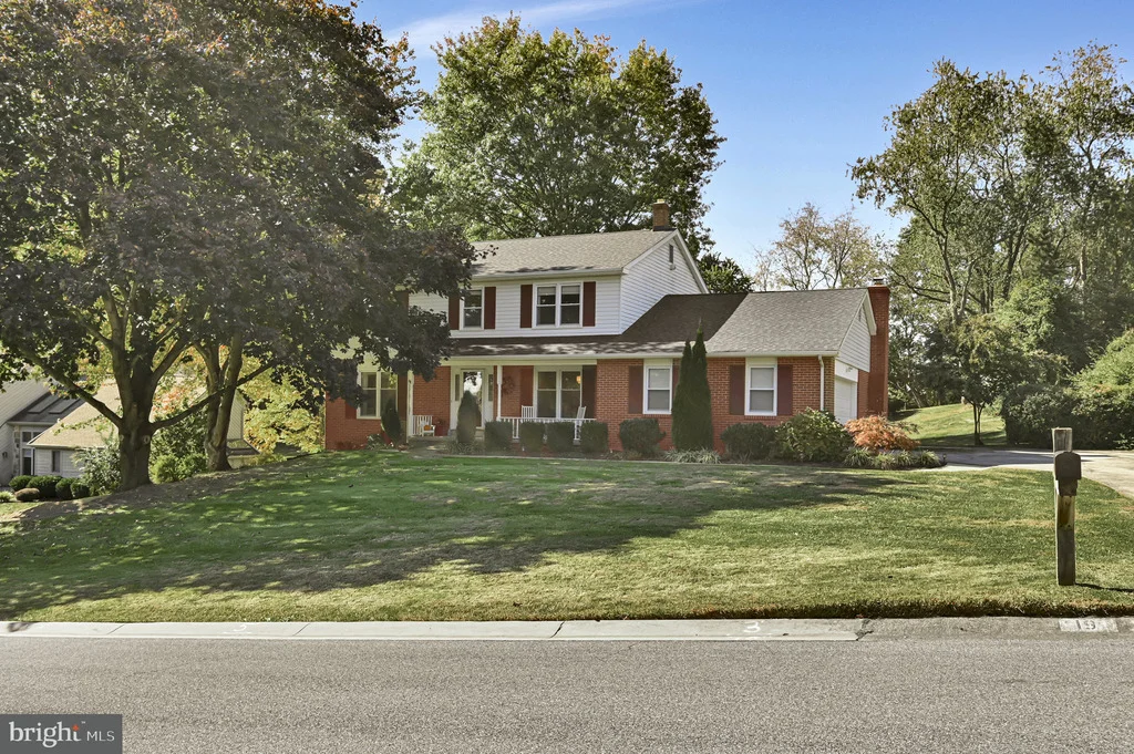 Photo of 19 TENBY CHASE DRIVE