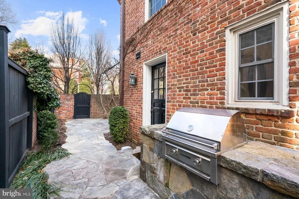 Photo of 1698 32ND STREET NW