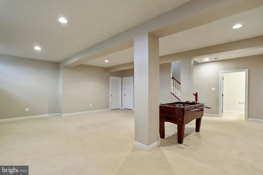 Photo of 10138 ROULETTE DRIVE