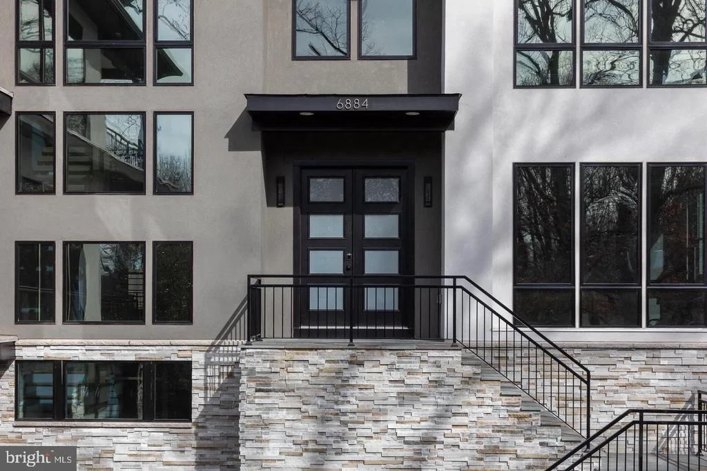 Photo of 6884 CHURCHILL ROAD
