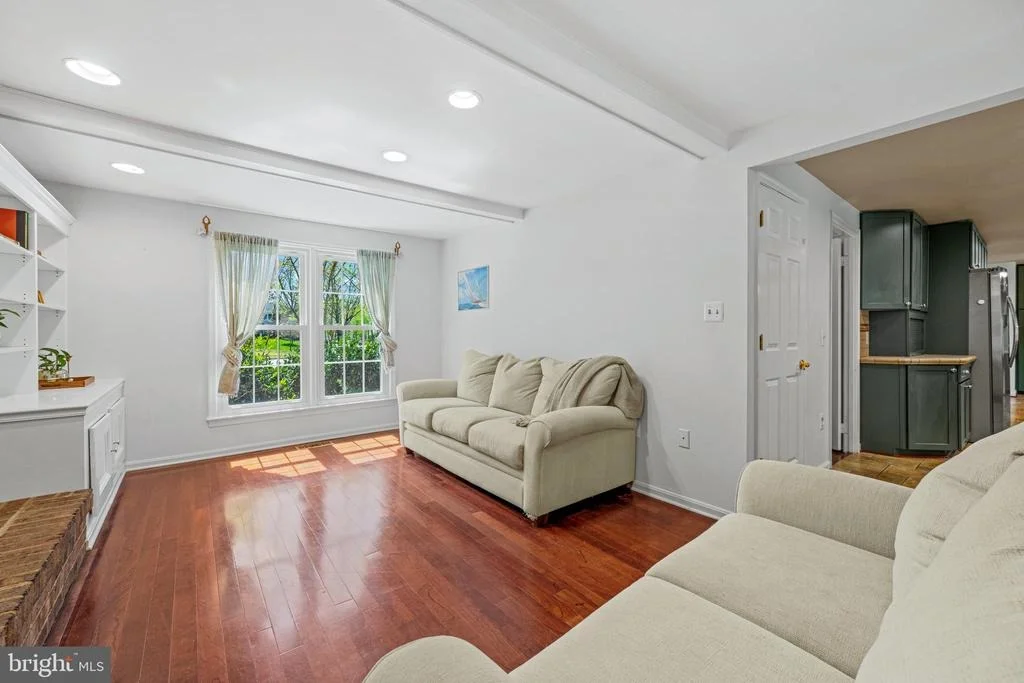 Photo of 6 STARLIGHT COURT