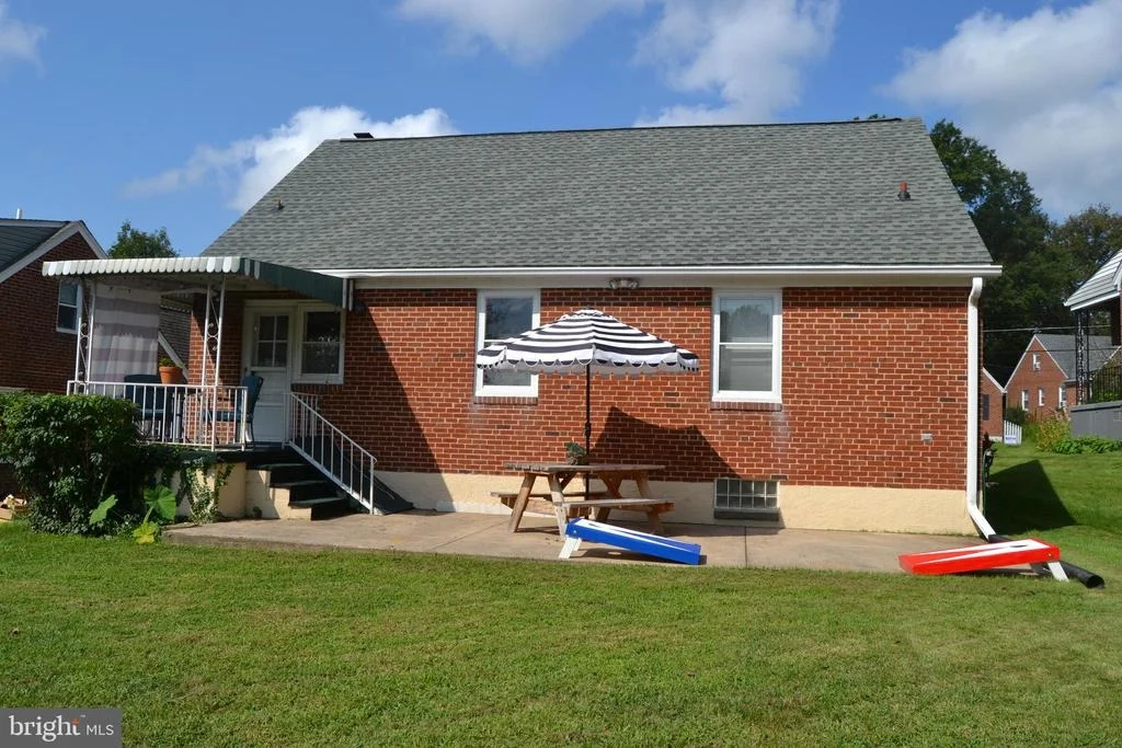 Photo of 403 GRALAN ROAD