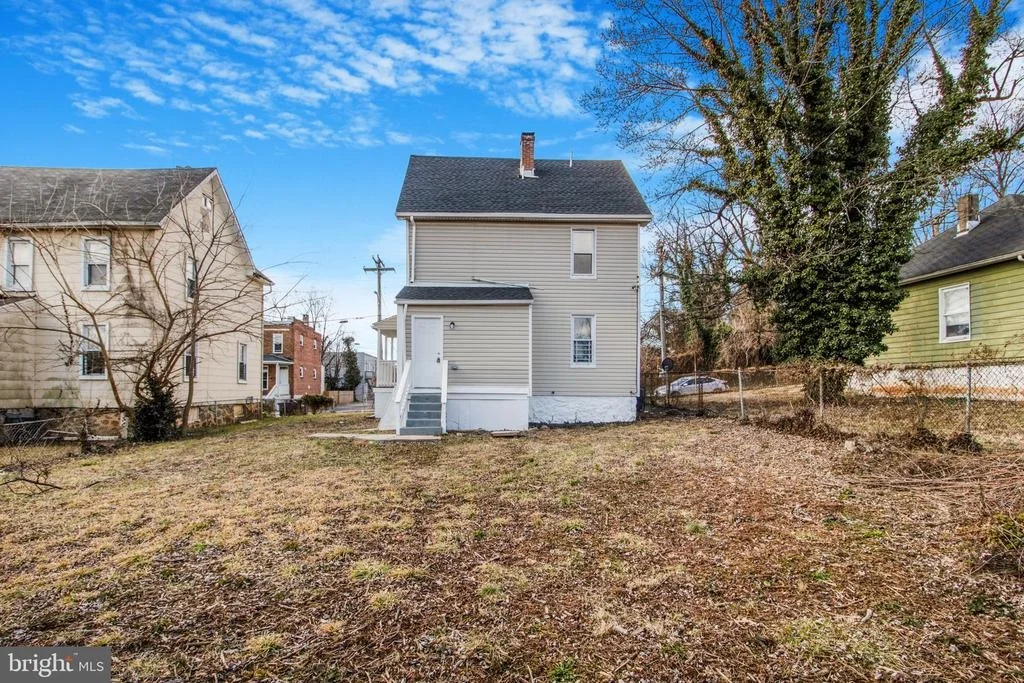 Photo of 5327 HAMLIN AVENUE