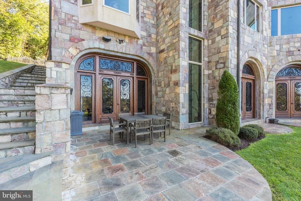 Photo of 612 RIVERCREST DRIVE