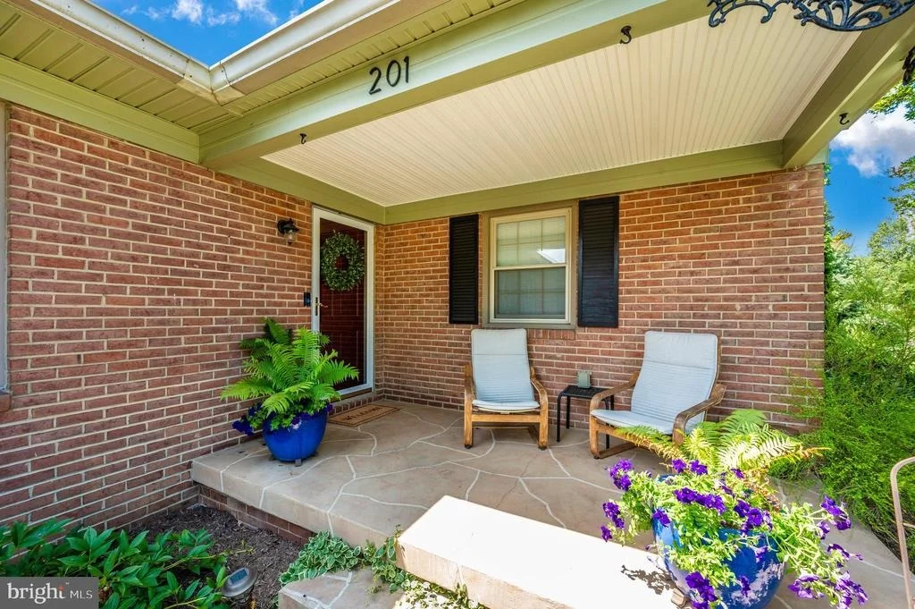 Photo of 201 CRESTVIEW COURT
