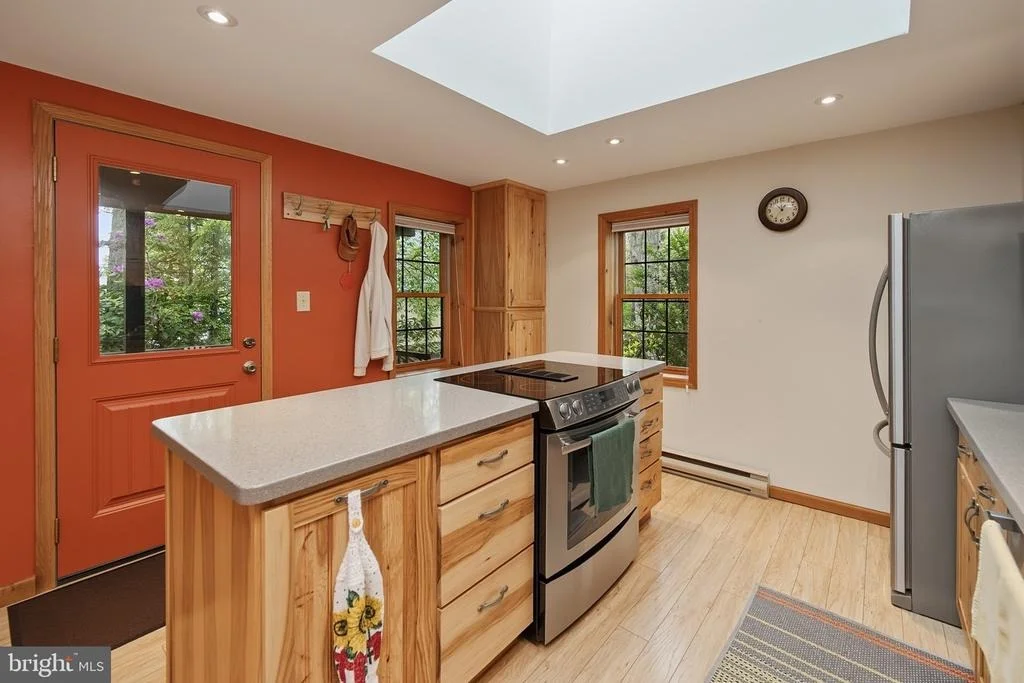 Photo of 674 HAZELHURST ROAD
