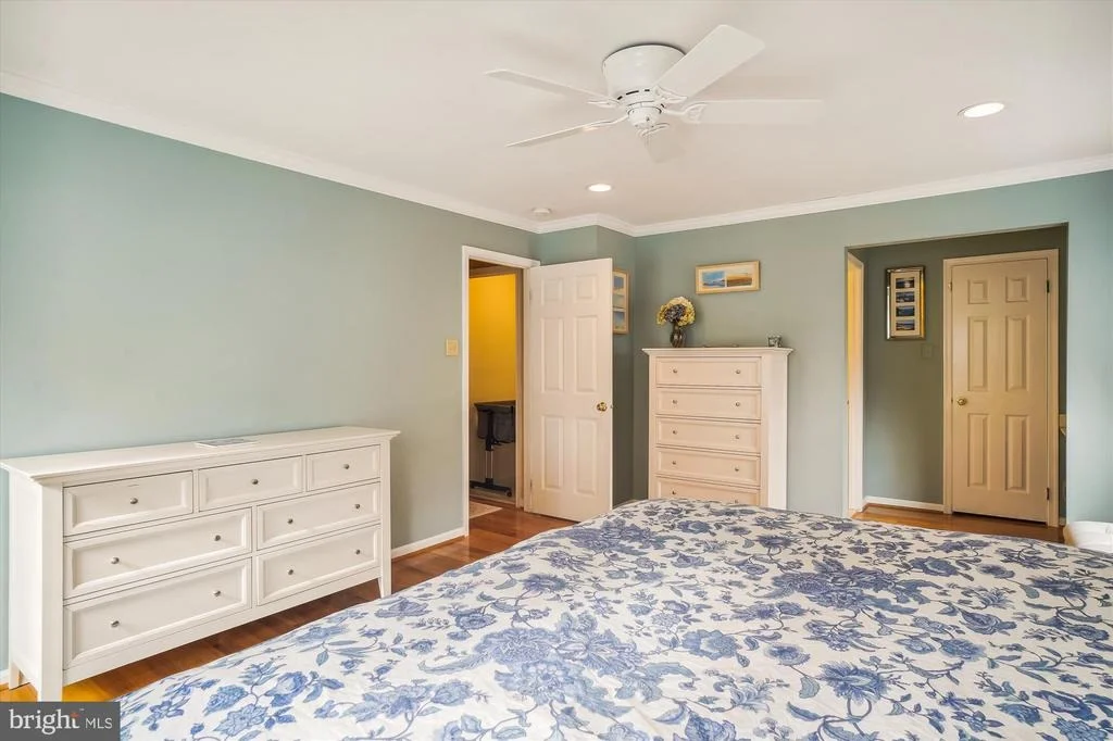 Photo of 2427 HENSLOWE DRIVE