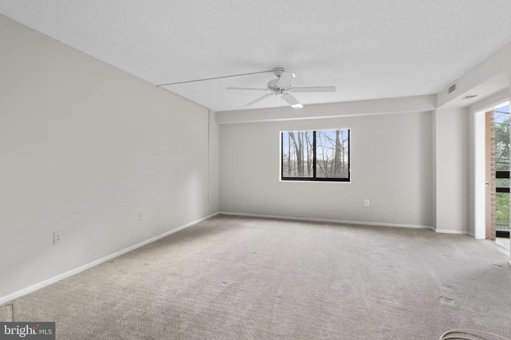 Photo of Unit 3204 at 15115 INTERLACHEN DRIVE