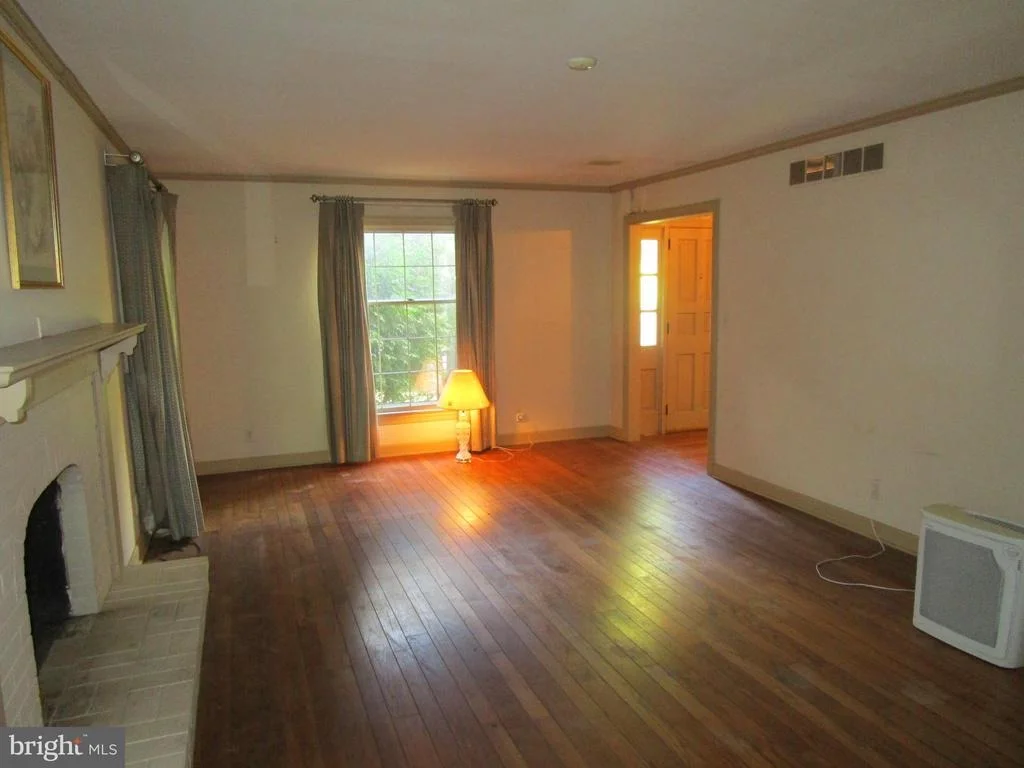 Photo of 40 W FAIRWAY CIRCLE