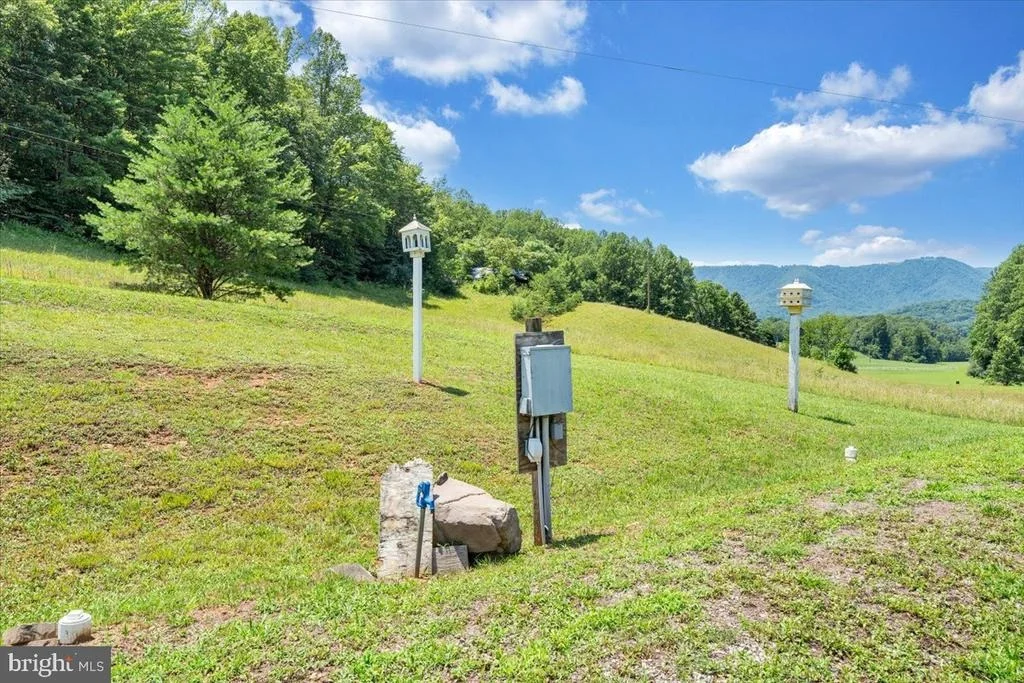 Photo of 2170 LONE IVY ROAD