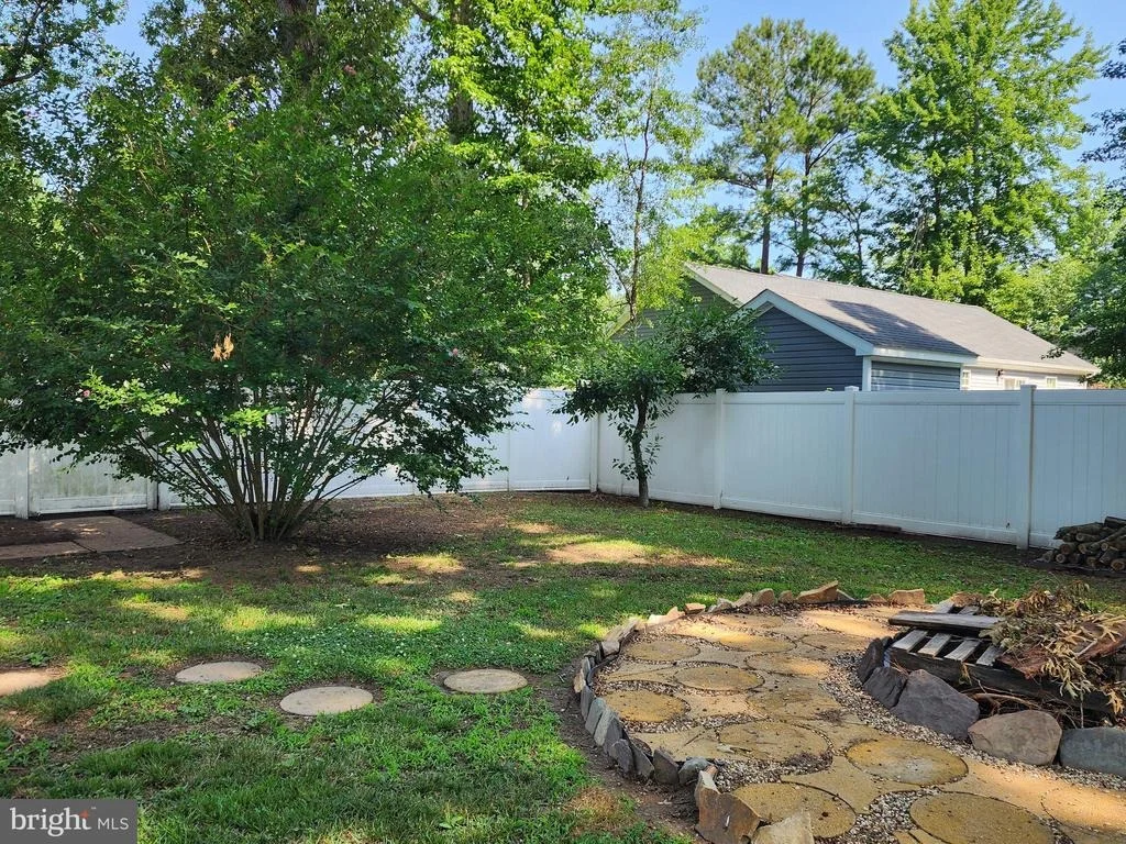 Photo of 19605 DOE DRIVE