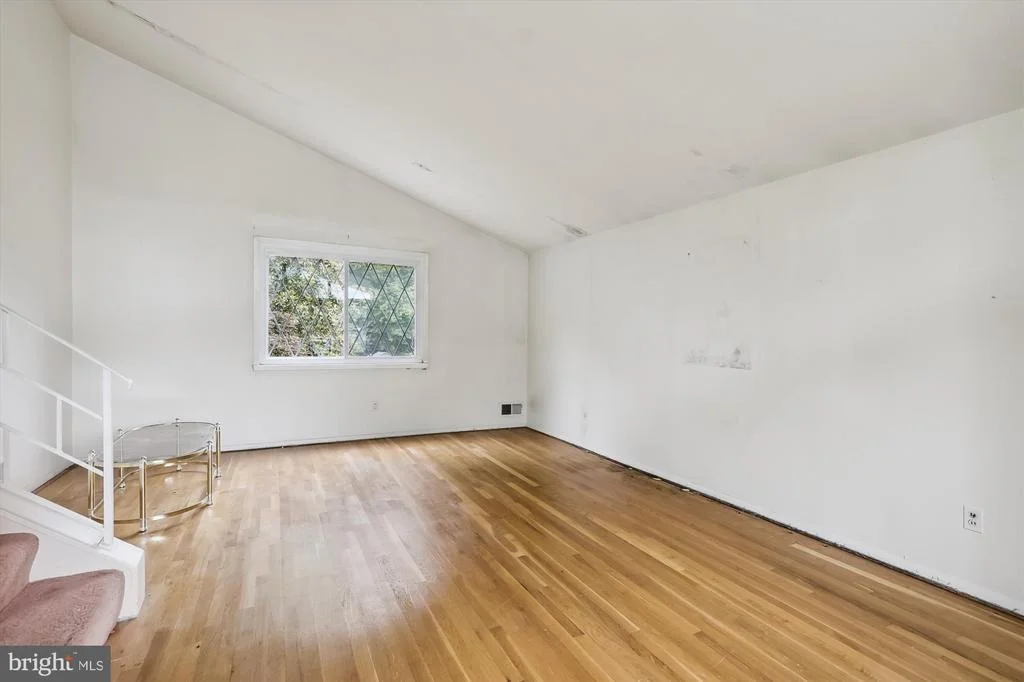 Photo of 11818 MENTONE ROAD