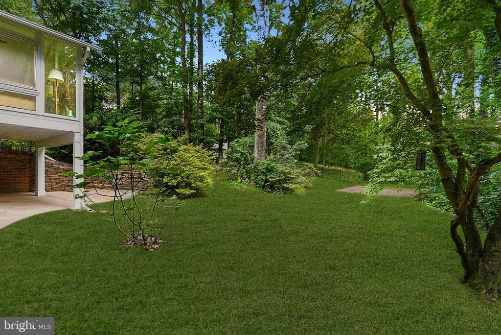 Photo of 9228 FARNSWORTH DRIVE