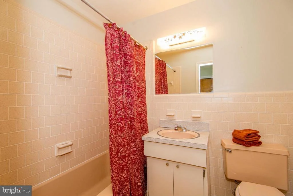 Photo of 7110 DEVONSHIRE ROAD
