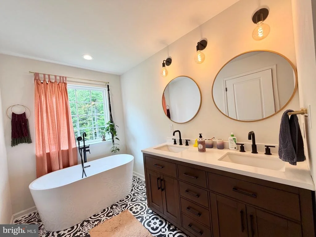 Photo of 9807 ROBERT E LEE DRIVE