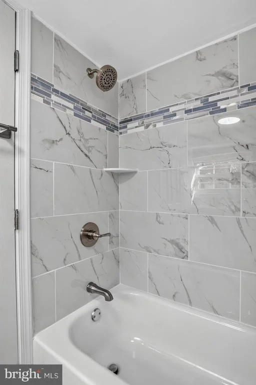 Photo of 6204 AUTH ROAD