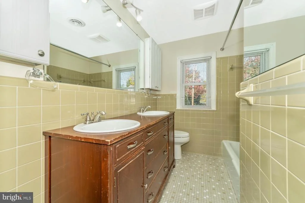 Photo of 406 LEE PLACE
