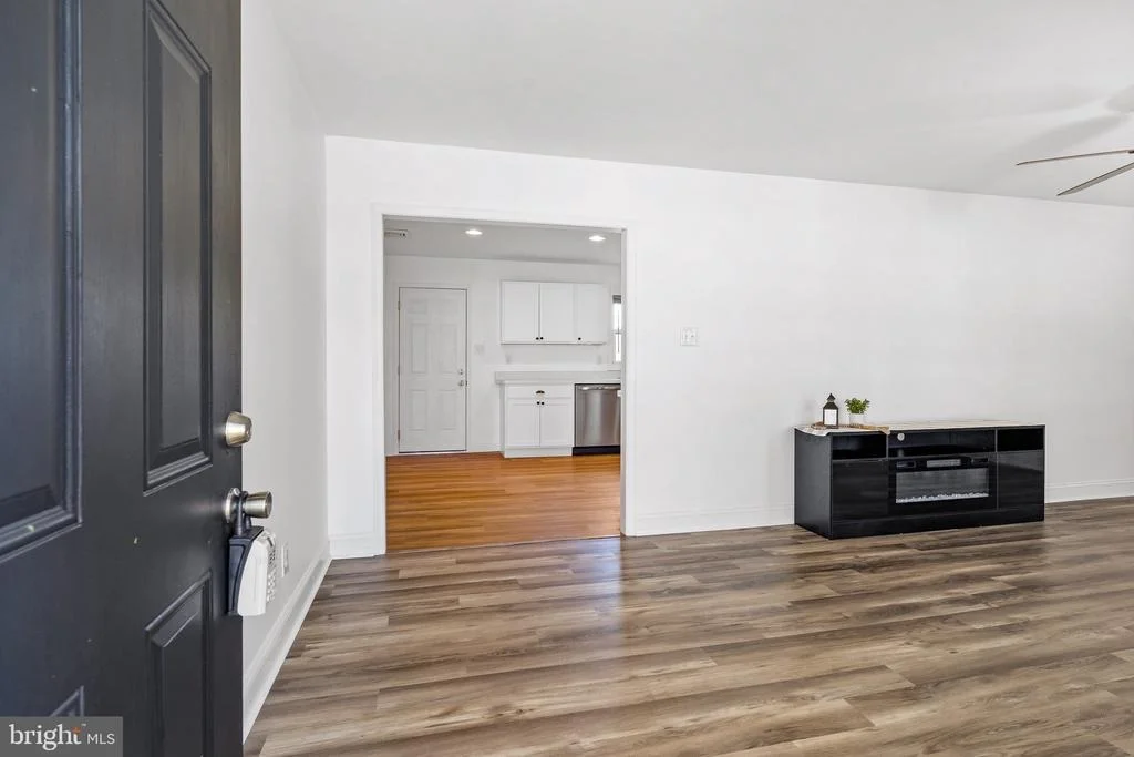 Photo of 9 LEEDOM ROAD