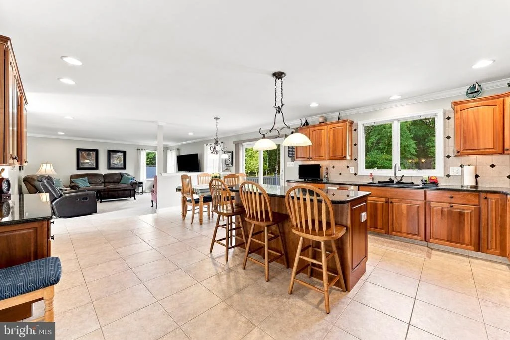 Photo of 646 ALBERTSON ROAD