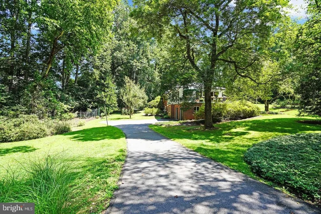 Photo of 9233 FARNSWORTH DRIVE