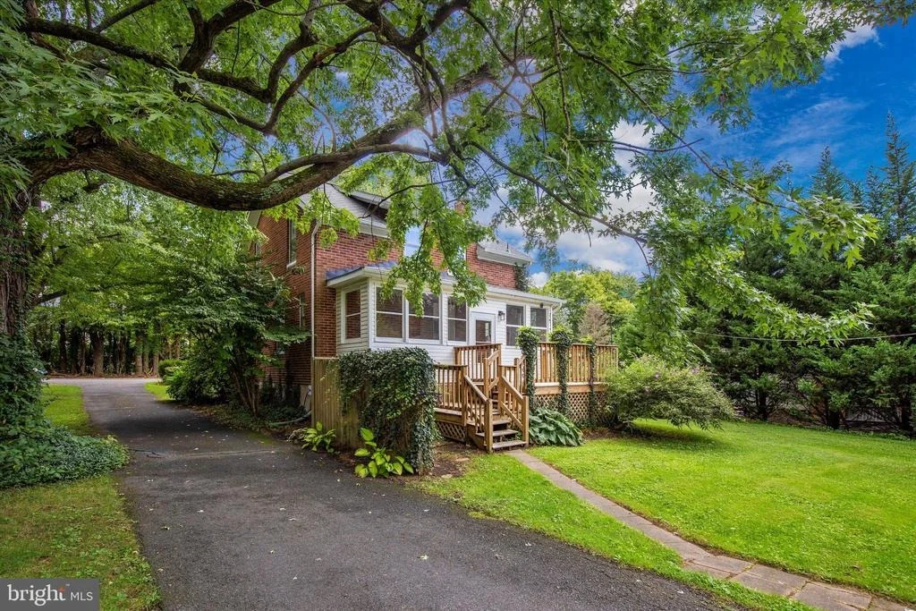 Photo of 1661 SHOOKSTOWN ROAD