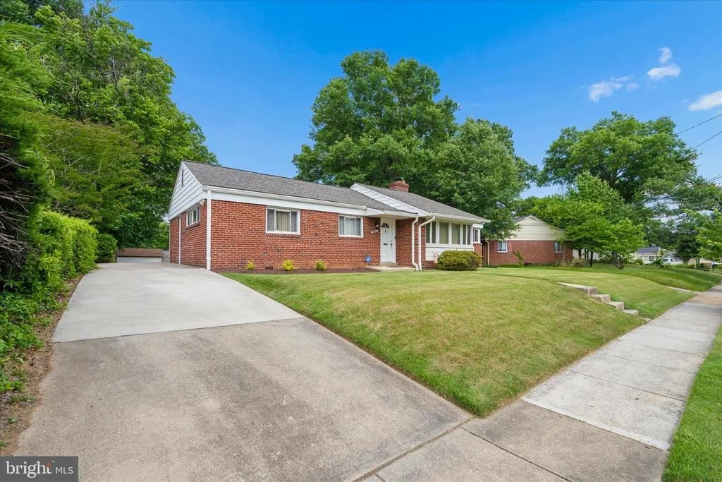 Photo of 6803 ADELPHI ROAD