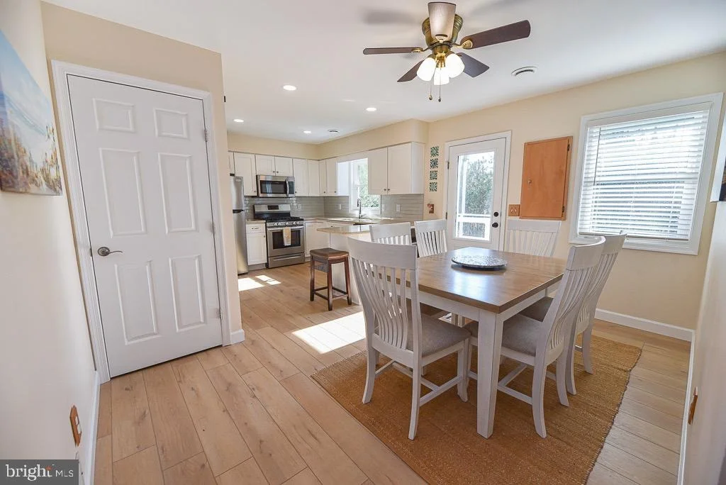 Photo of 956 LAKE VIEW DRIVE