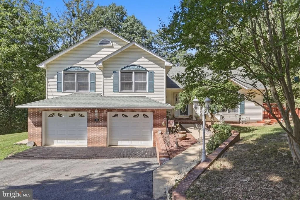 Photo of 24 SYDNEY CIRCLE