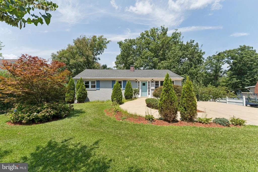 Photo of 8816 SAUNDERS LANE